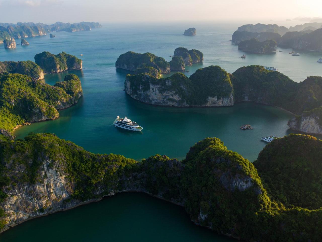 Stellar Of The Seas Cruise Hotel Ha Long Exterior foto